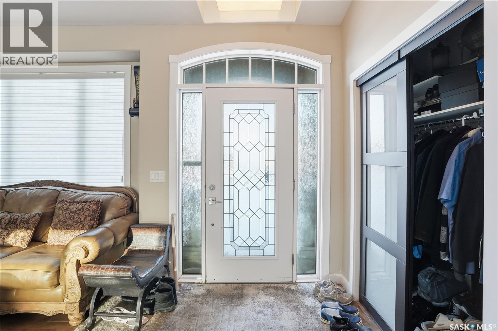 215 Beechwood Crescent, Saskatoon, Saskatchewan  S7V 1K6 - Photo 3 - SK026646