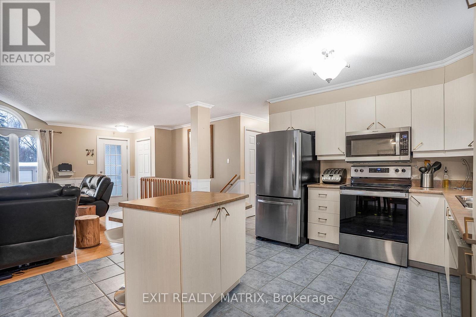 213 Longueuil Street, Champlain, Ontario  K0B 1K0 - Photo 10 - X12687916