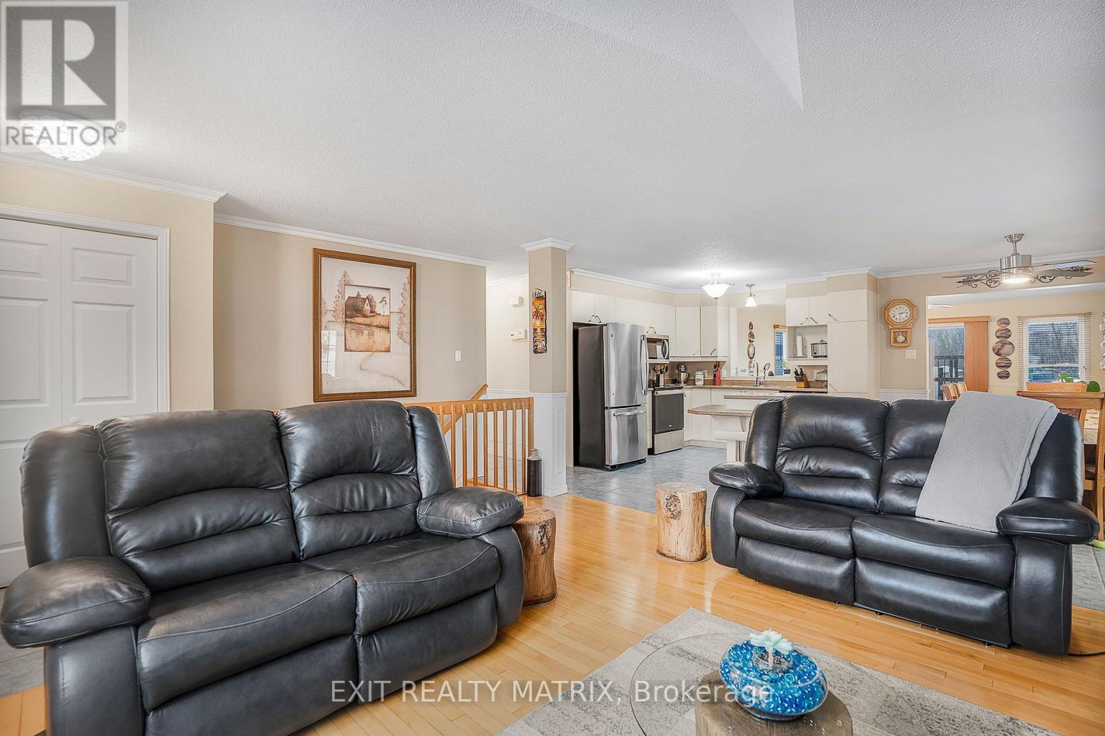213 Longueuil Street, Champlain, Ontario  K0B 1K0 - Photo 6 - X12687916
