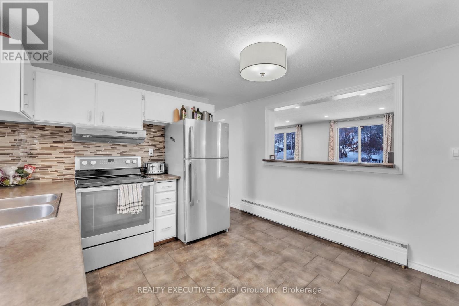 384 Justin Street, North Bay, Ontario  P1B 5J9 - Photo 10 - X12688082