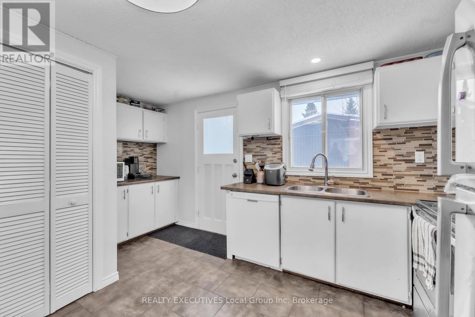 384 Justin Street, North Bay, Ontario  P1B 5J9 - Photo 11 - X12688082