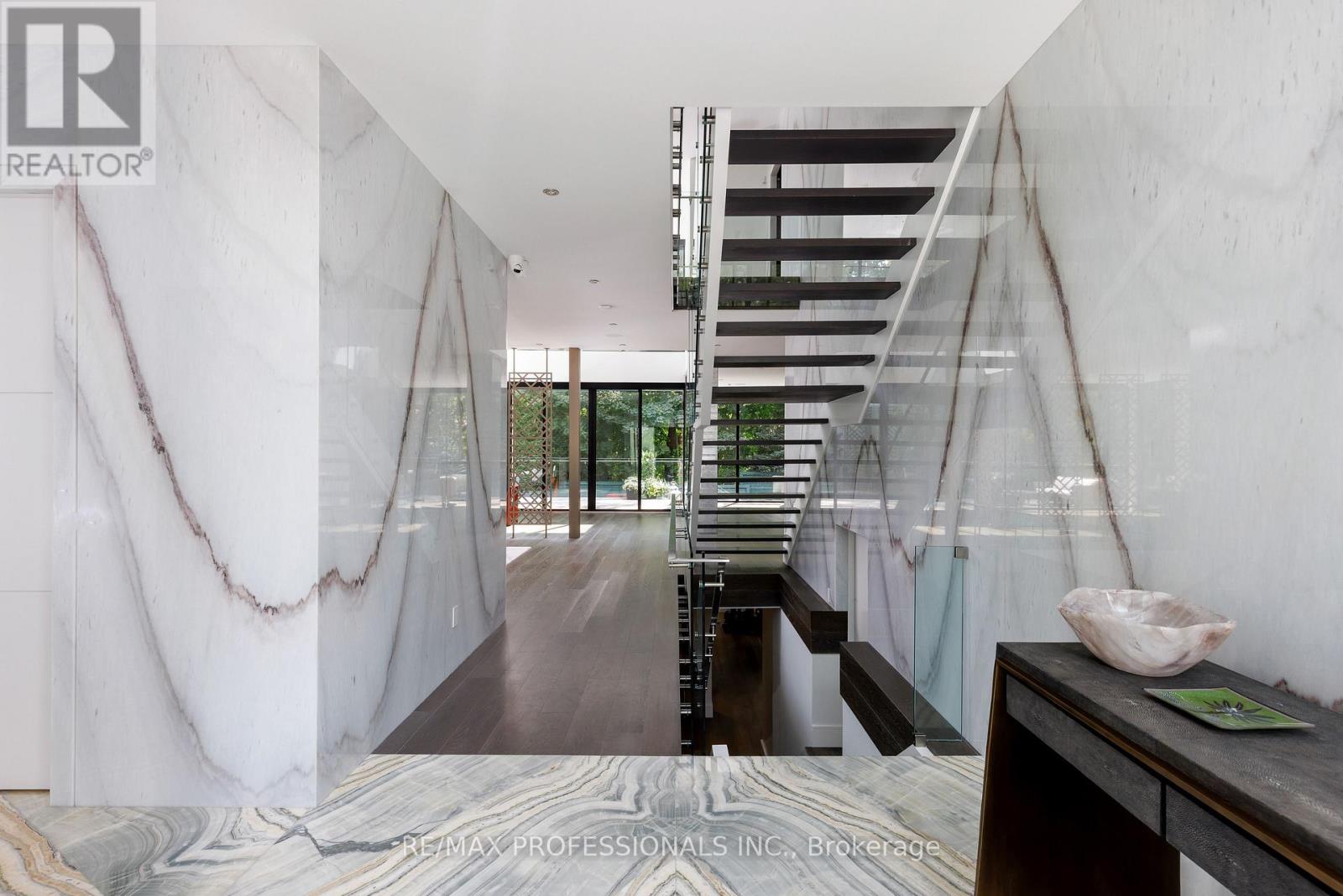 7 Ashley Park Road, Toronto, Ontario  M9A 4C9 - Photo 5 - W12687324