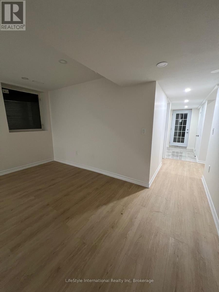 Lower - 87 Mussen Street, Guelph (Victoria North), Ontario  N1E 6Z3 - Photo 7 - X12688160