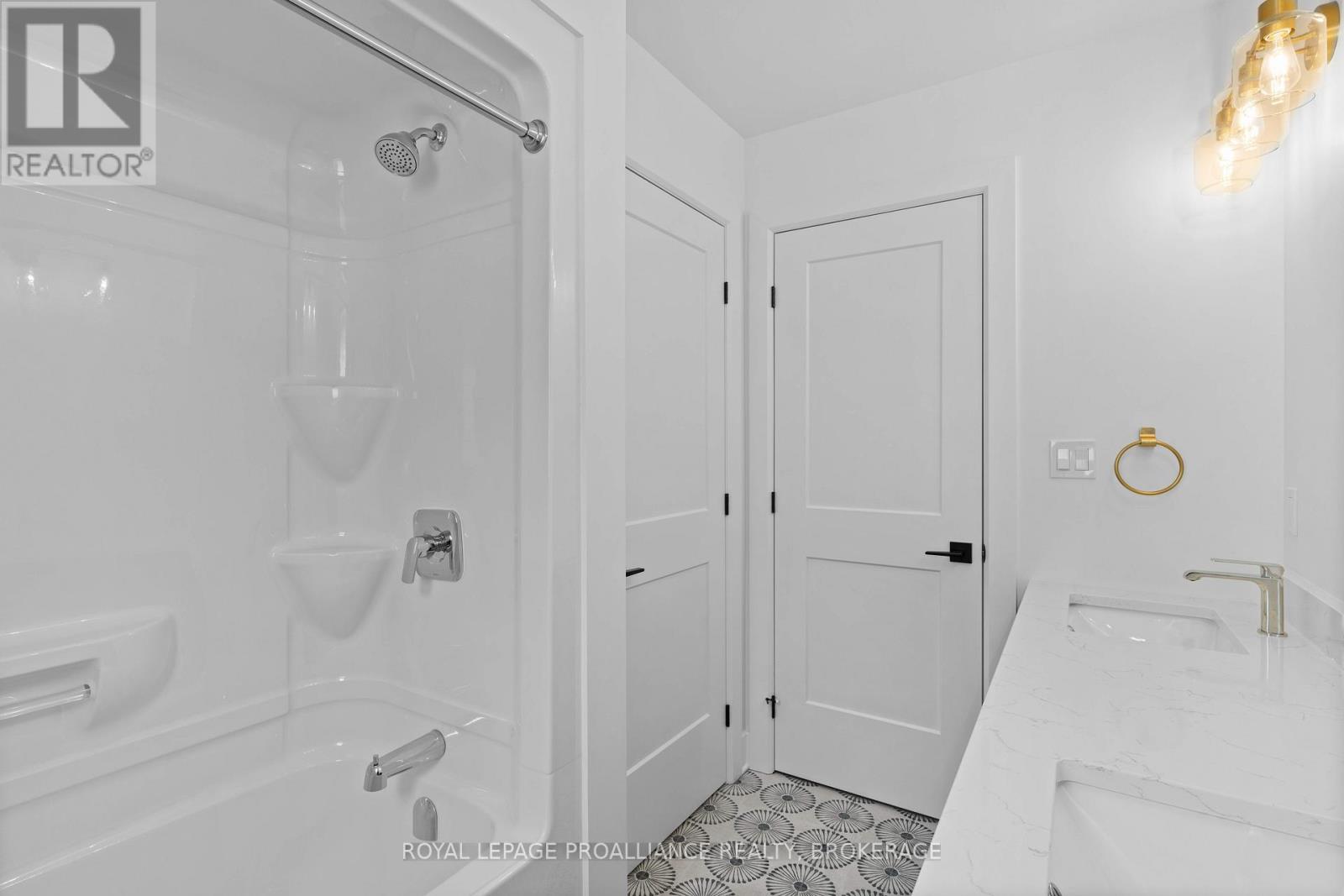 2 Park Crescent, Loyalist, Ontario  K7N 0C2 - Photo 31 - X12688108