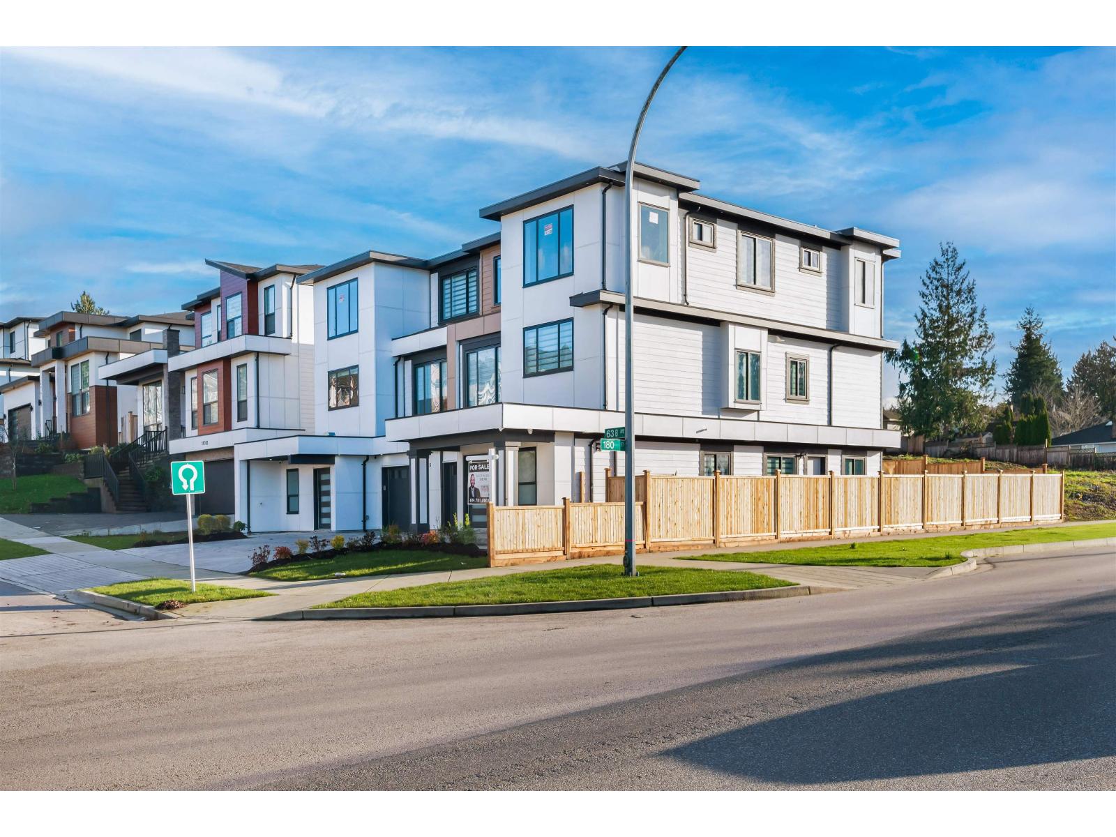 102 18002 63b Avenue, Surrey, British Columbia  V3S 4G1 - Photo 2 - R3075328