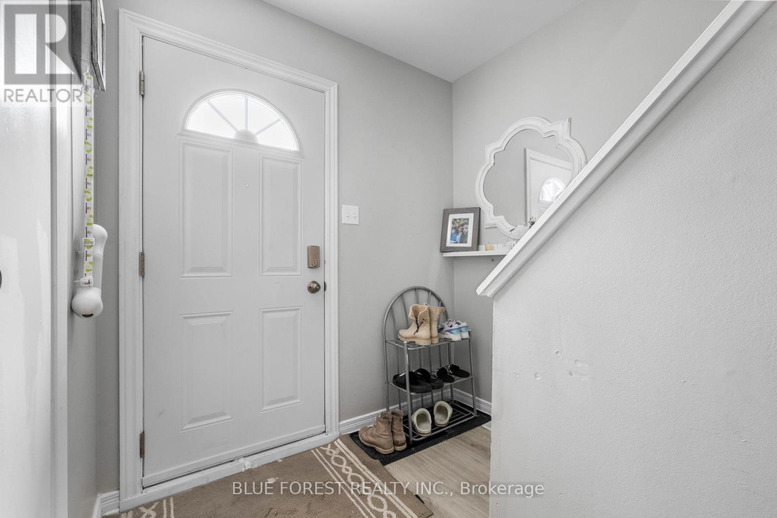 18 - 166 Southdale Road W, London South, Ontario  N6J 2J1 - Photo 2 - X12688148