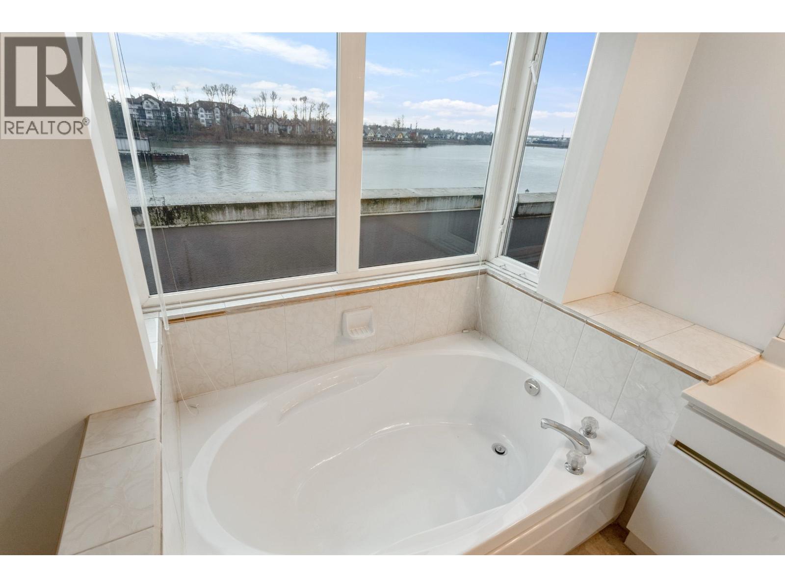 305 8 Laguna Court, New Westminster, British Columbia  V3M 6M6 - Photo 19 - R3078081