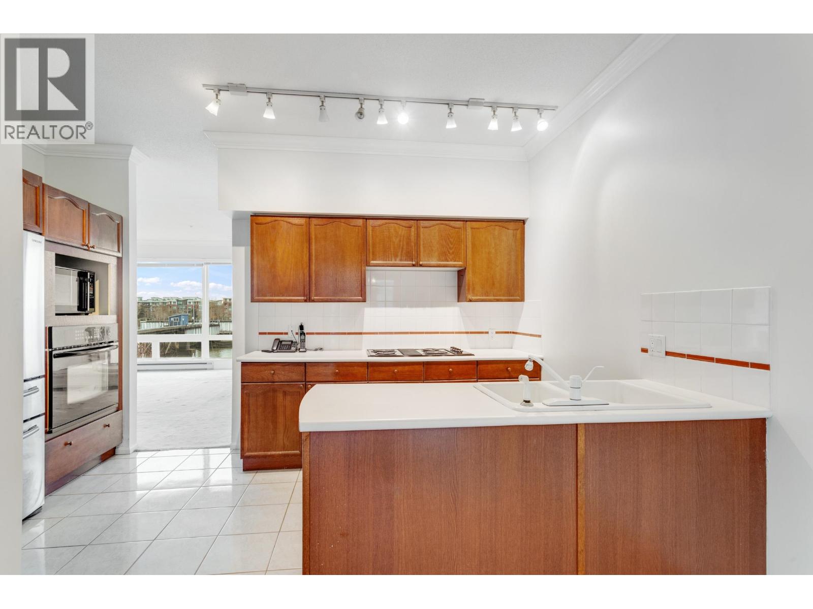 305 8 Laguna Court, New Westminster, British Columbia  V3M 6M6 - Photo 9 - R3078081