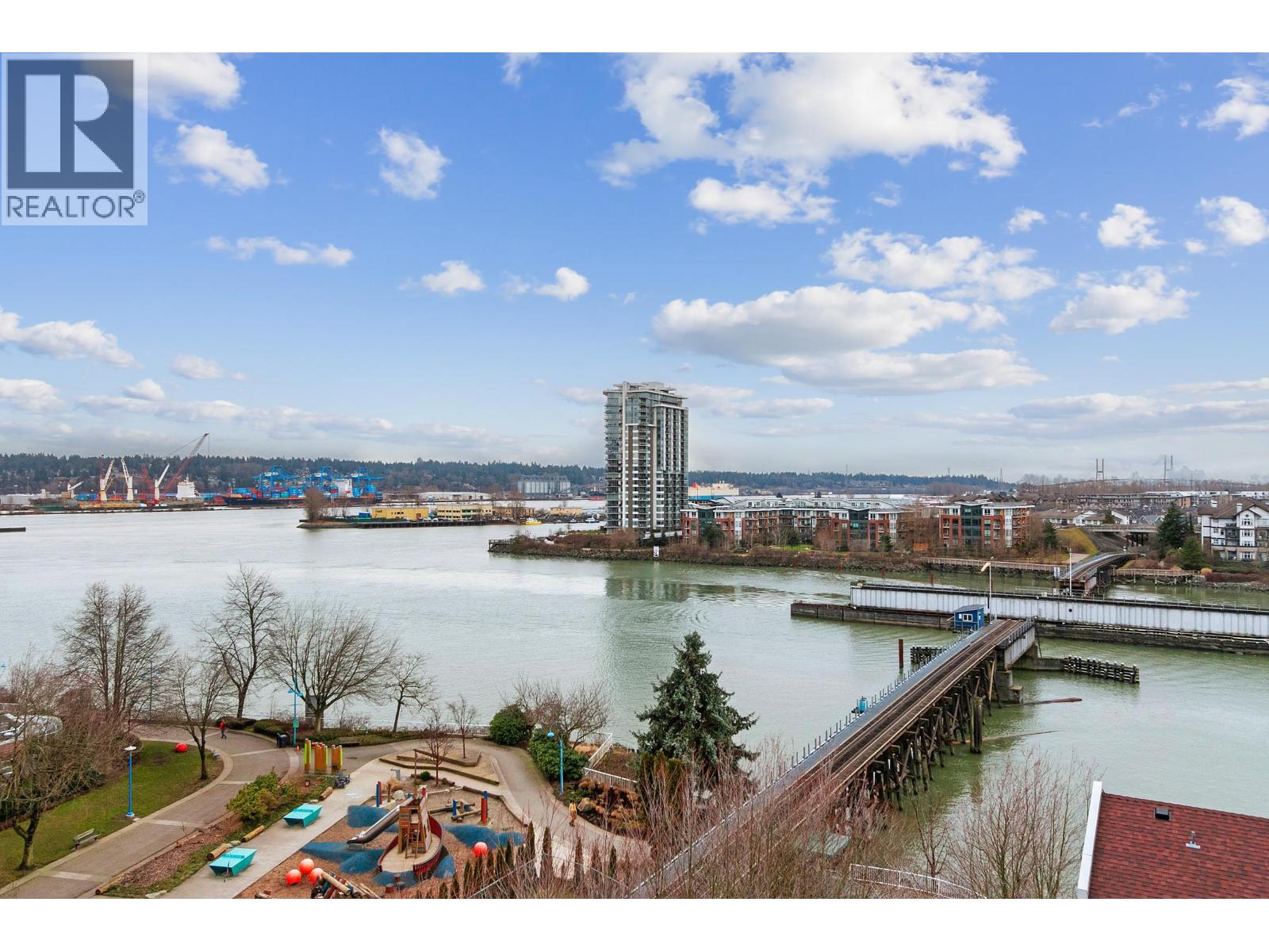 305 8 Laguna Court, New Westminster, British Columbia  V3M 6M6 - Photo 2 - R3078081