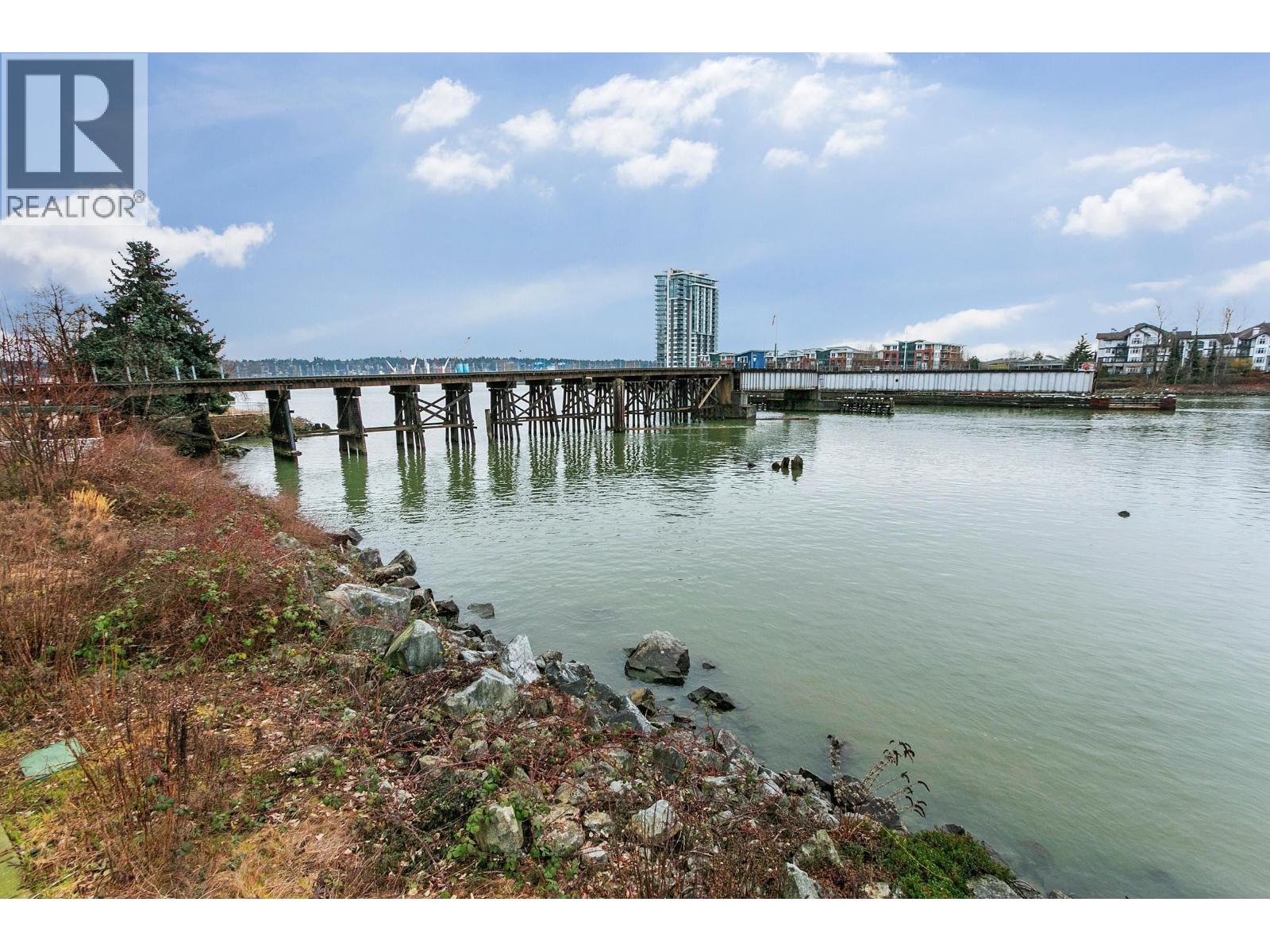 305 8 Laguna Court, New Westminster, British Columbia  V3M 6M6 - Photo 3 - R3078081