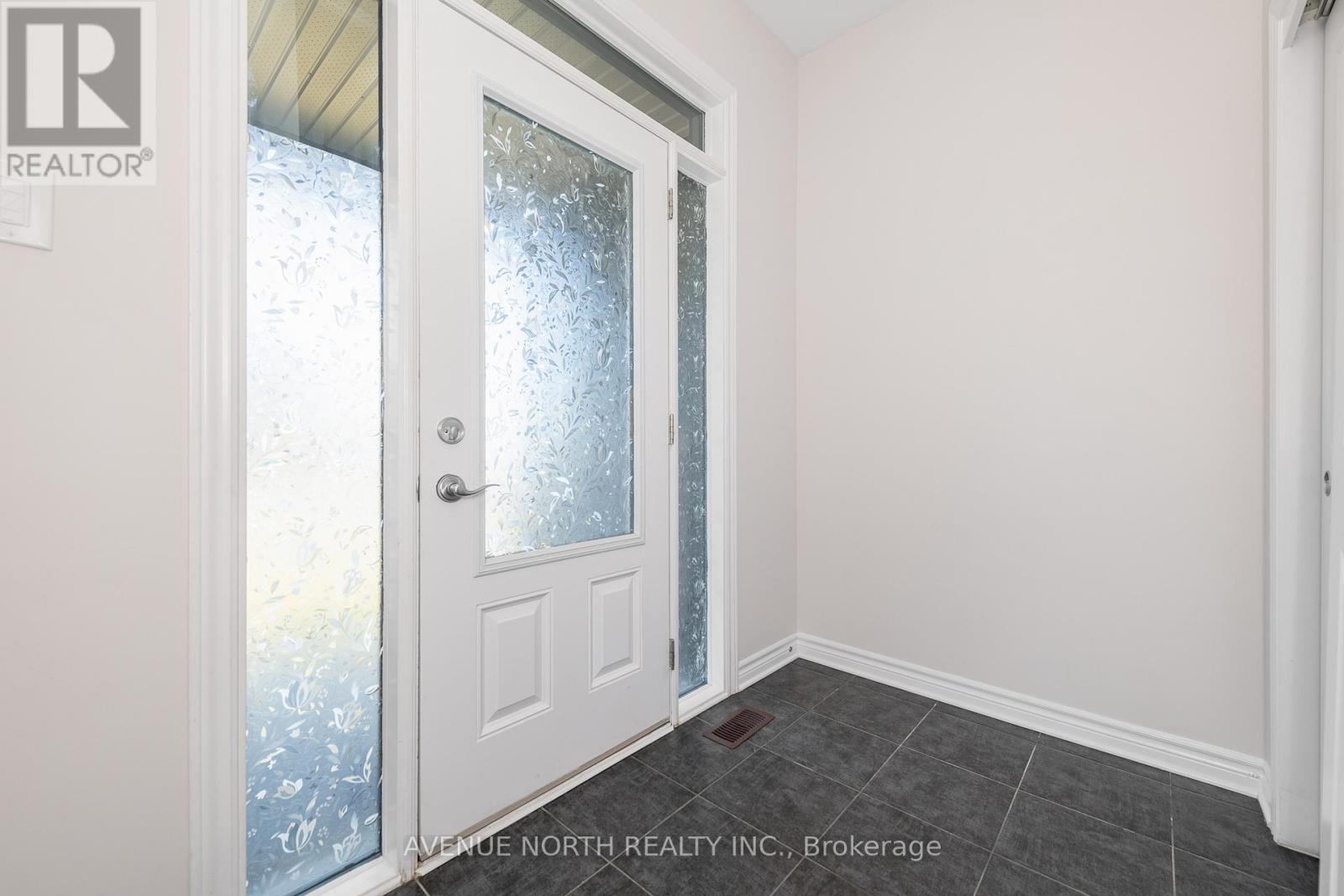 1024 Kijik Crescent, Ottawa, Ontario  K1X 0G9 - Photo 4 - X12687924