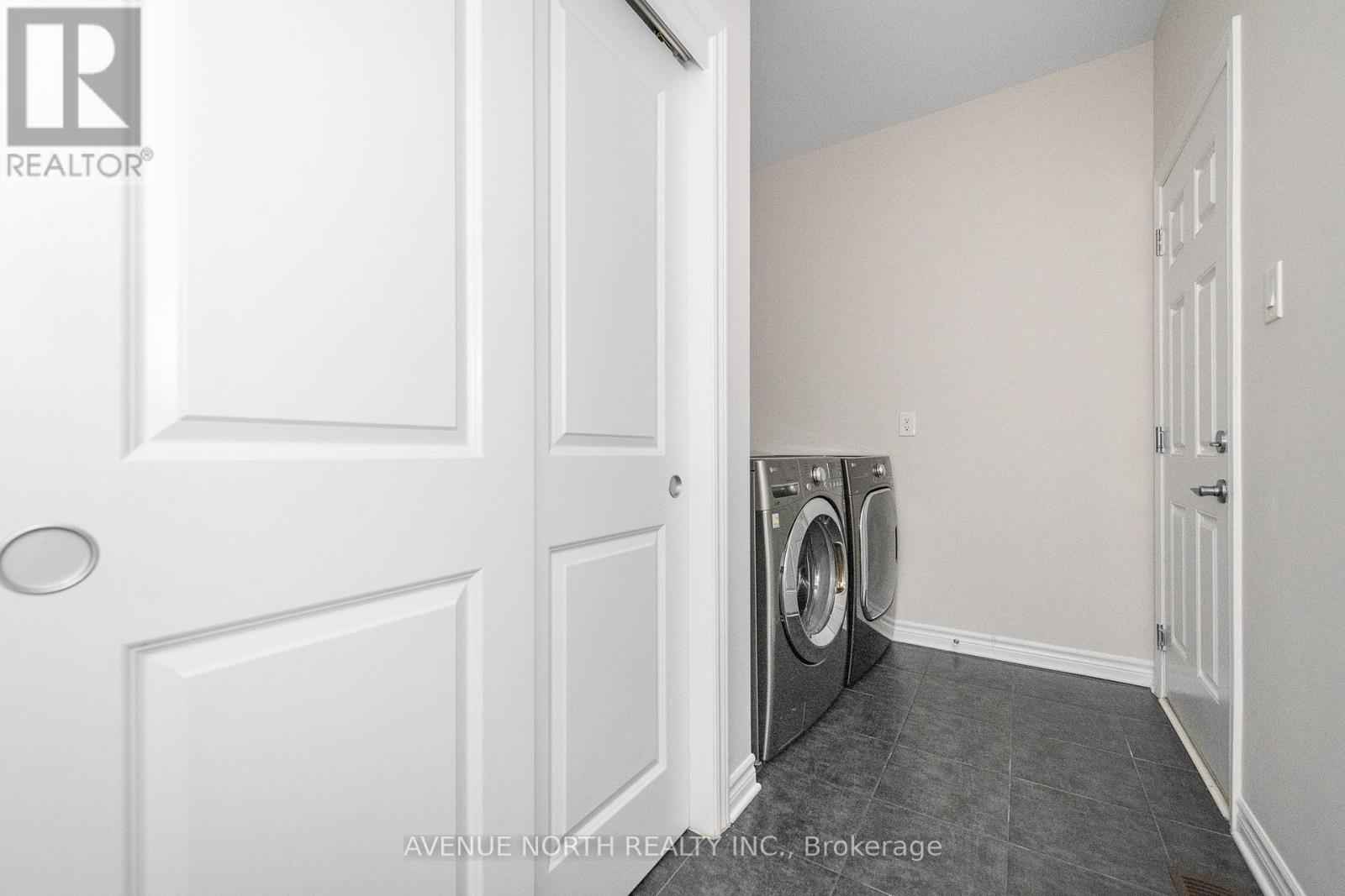 1024 Kijik Crescent, Ottawa, Ontario  K1X 0G9 - Photo 8 - X12687924