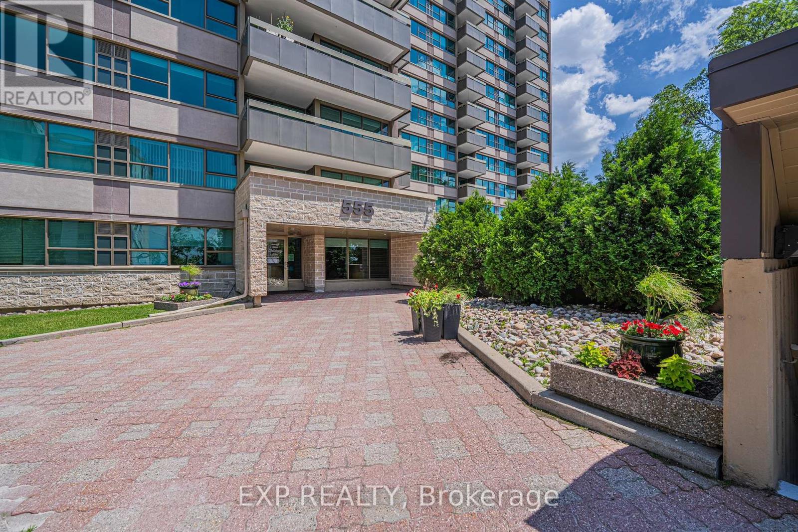 1111 - 555 Brittany Drive, Ottawa, Ontario  K1K 4C5 - Photo 6 - X12687990