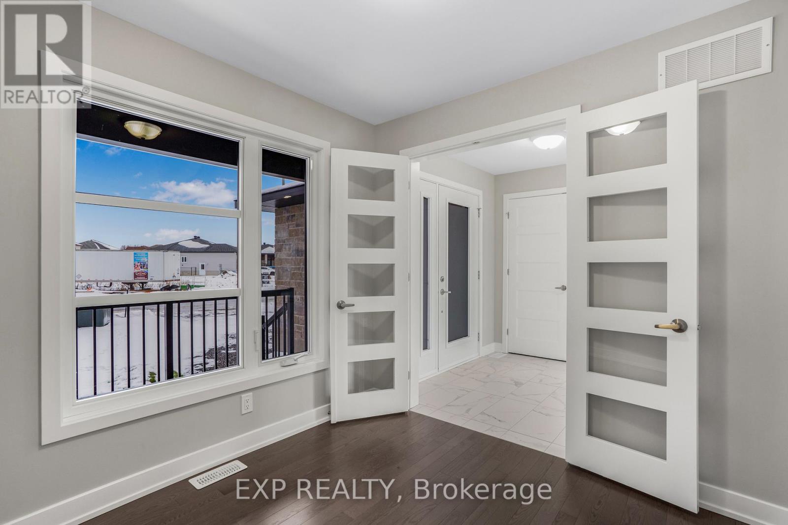 63 Chateauguay Street, Russell, Ontario  K0A 1W0 - Photo 6 - X12688048