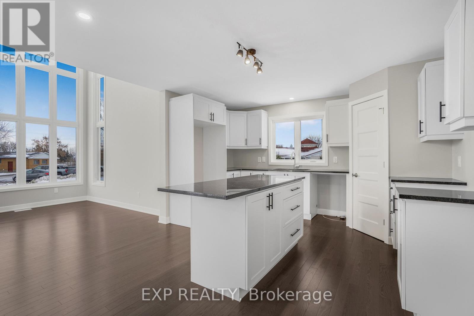 63 Chateauguay Street, Russell, Ontario  K0A 1W0 - Photo 8 - X12688048