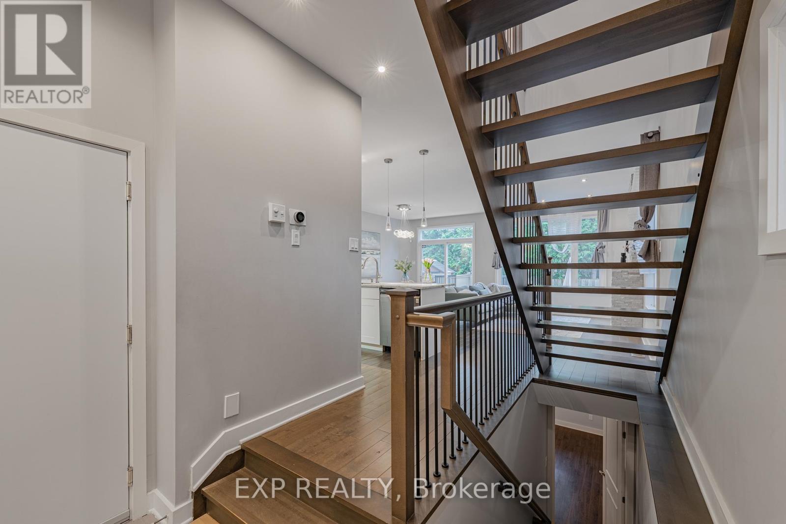 14 Camil Street, Ottawa, Ontario  K1K 0X1 - Photo 5 - X12688102