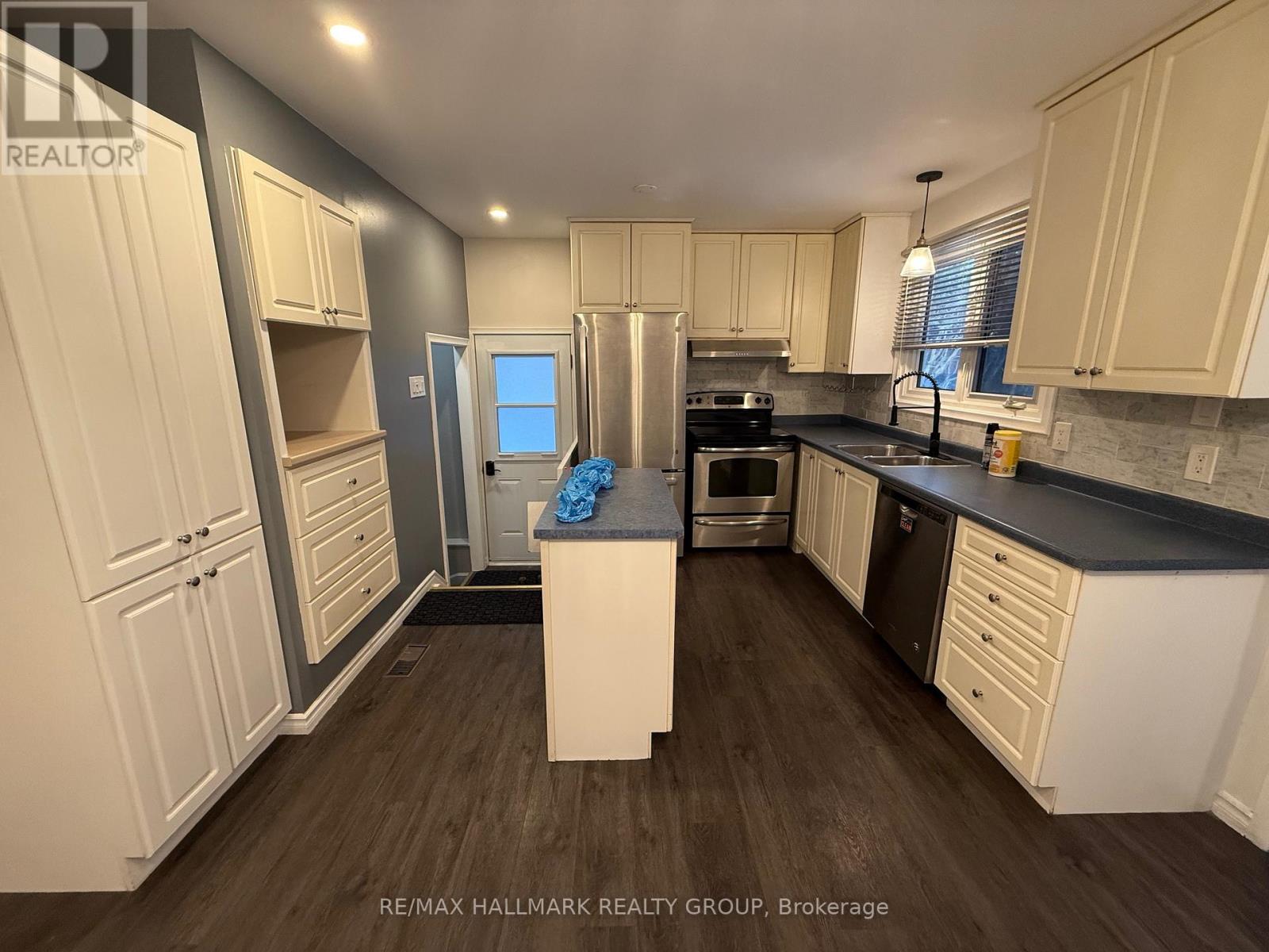 2197 Urbandale Drive, Ottawa, Ontario  K1G 3G2 - Photo 10 - X12688114