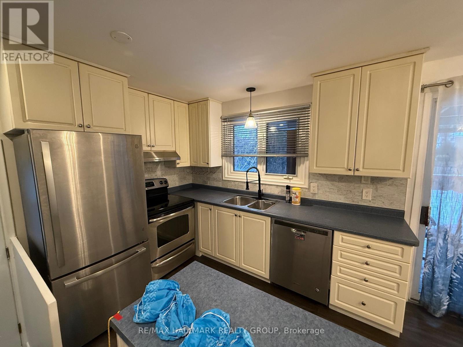 2197 Urbandale Drive, Ottawa, Ontario  K1G 3G2 - Photo 11 - X12688114