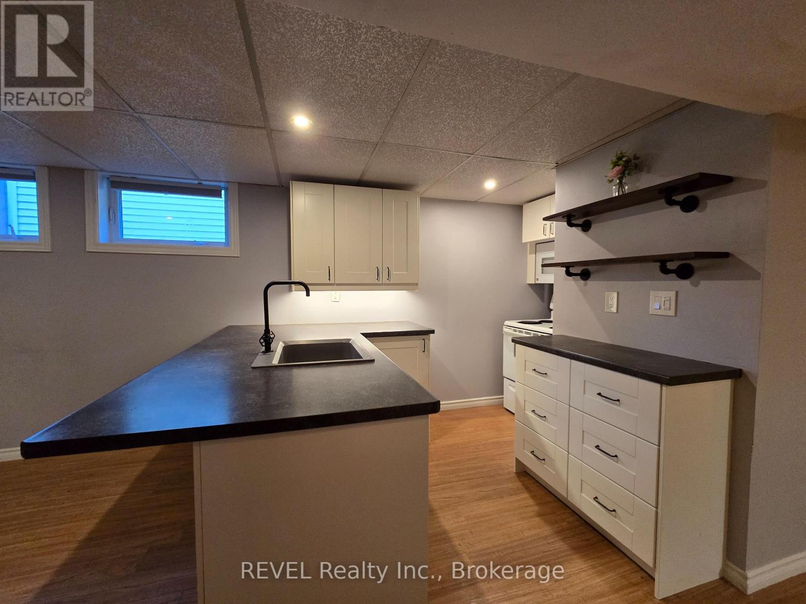 Lower Level - 33 Dundas Crescent, St. Catharines, Ontario  L2T 1T4 - Photo 3 - X12687962