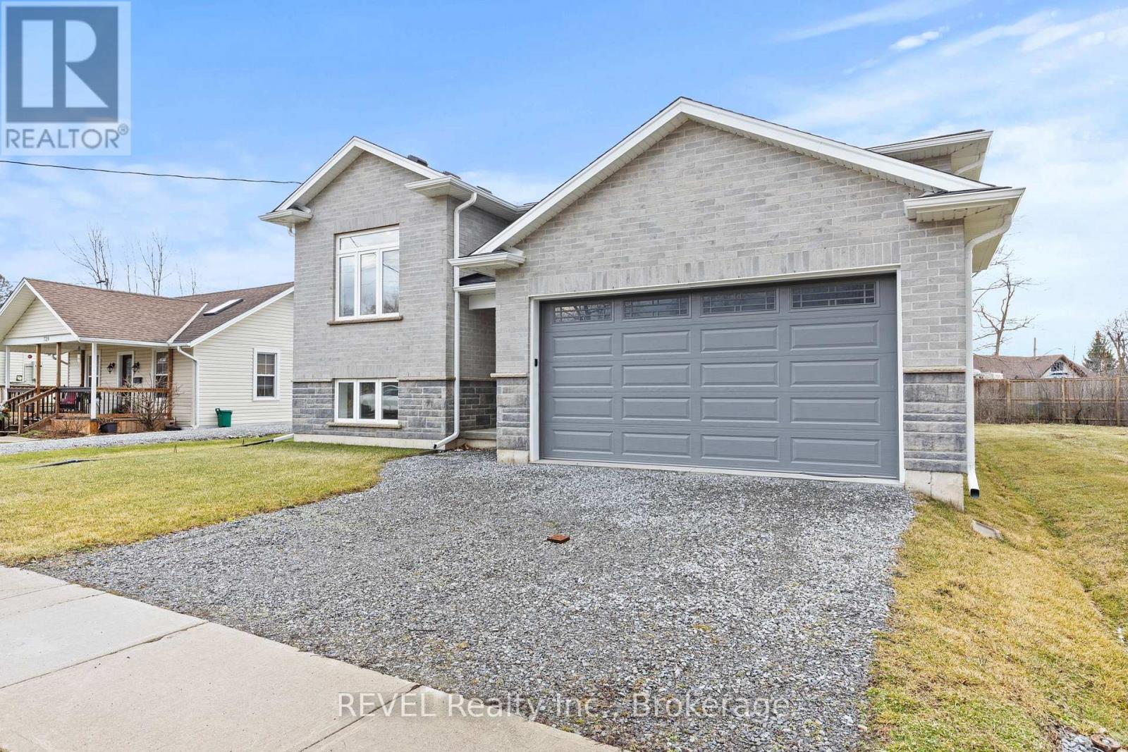 735 Dominion Road, Fort Erie, Ontario  L2A 1G9 - Photo 2 - X12688024