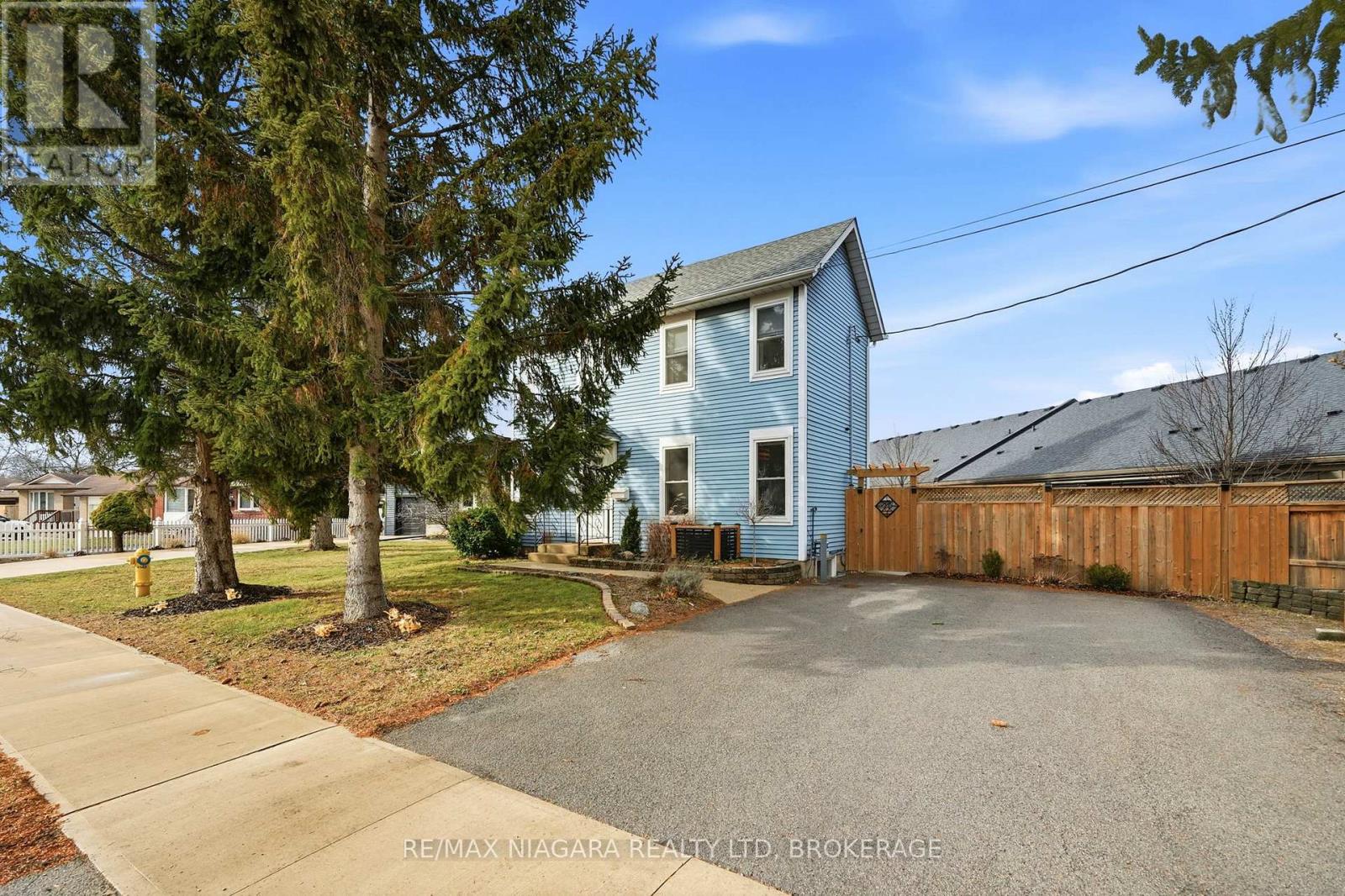 507 Niagara Street, St. Catharines, Ontario  L2M 3P4 - Photo 2 - X12688074