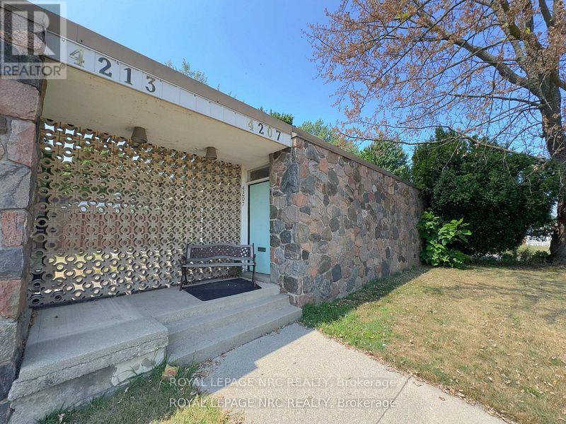 4213/4207 Drummond Road, Niagara Falls, Ontario  L2E 6C2 - Photo 3 - X12688092