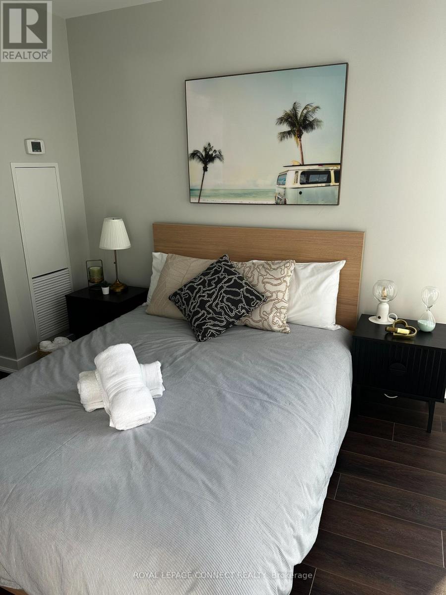 2010 - 12 York Street, Toronto, Ontario  M5J 0A9 - Photo 11 - C12688008