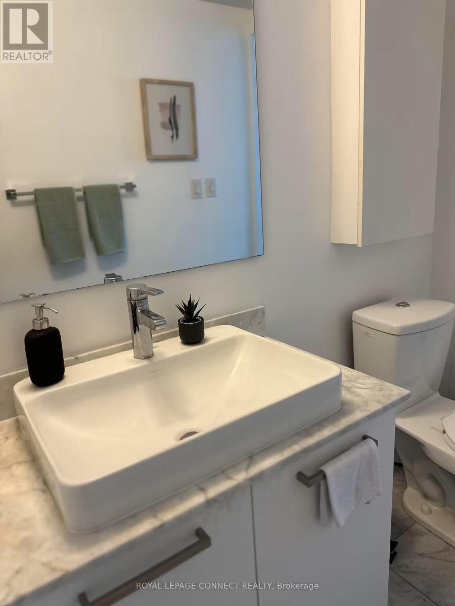 2010 - 12 York Street, Toronto, Ontario  M5J 0A9 - Photo 14 - C12688008