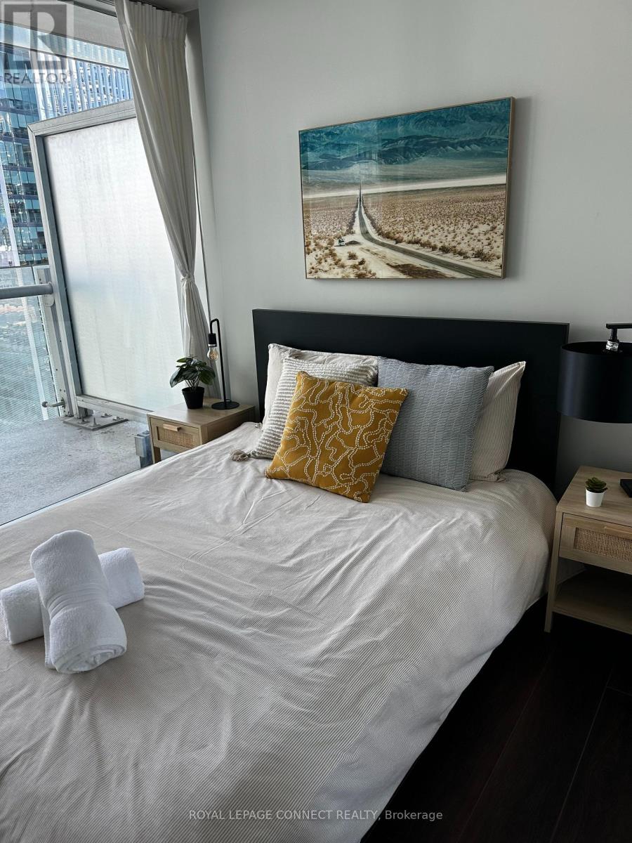 2010 - 12 York Street, Toronto, Ontario  M5J 0A9 - Photo 15 - C12688008