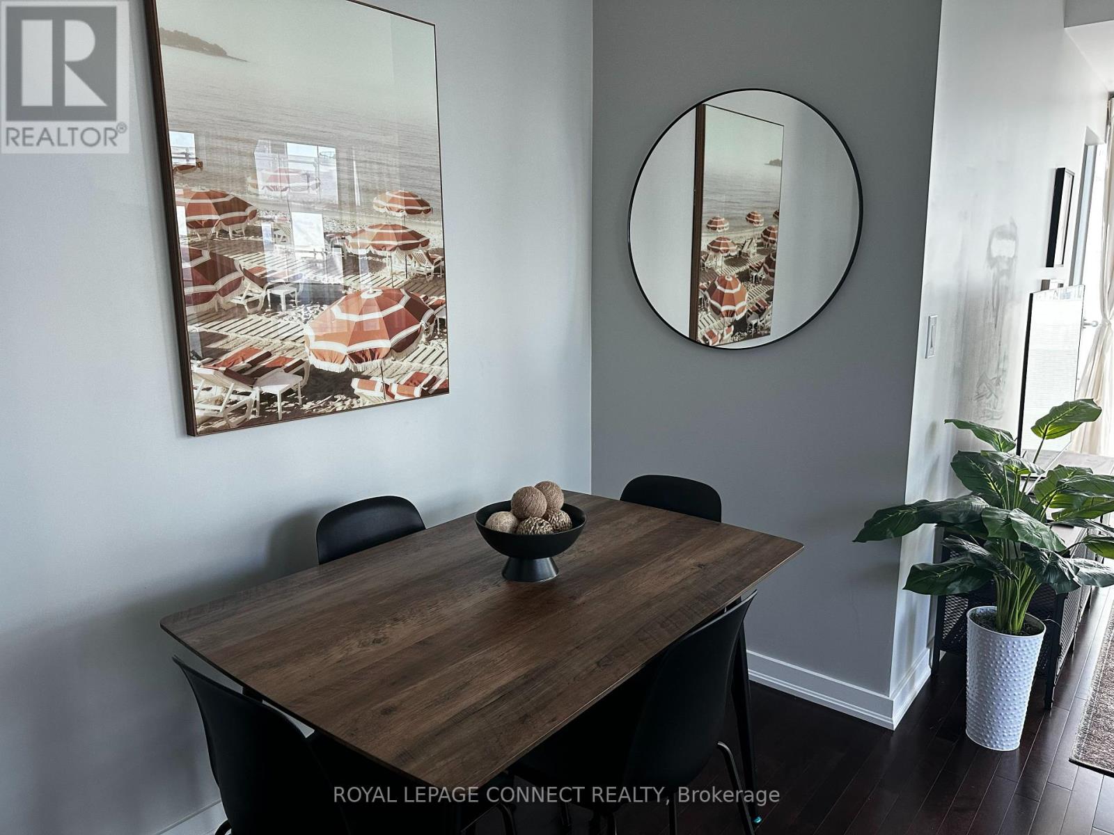 2010 - 12 York Street, Toronto, Ontario  M5J 0A9 - Photo 4 - C12688008