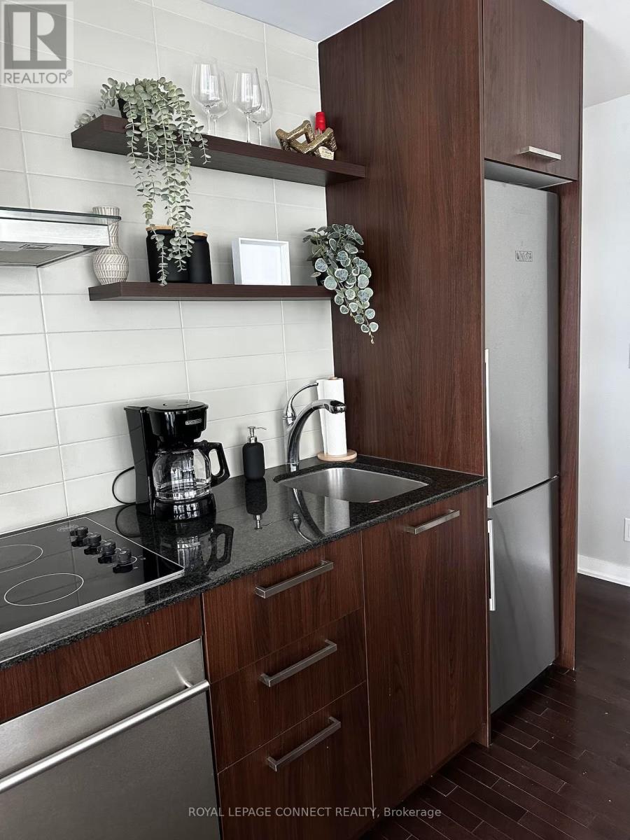 2010 - 12 York Street, Toronto, Ontario  M5J 0A9 - Photo 5 - C12688008