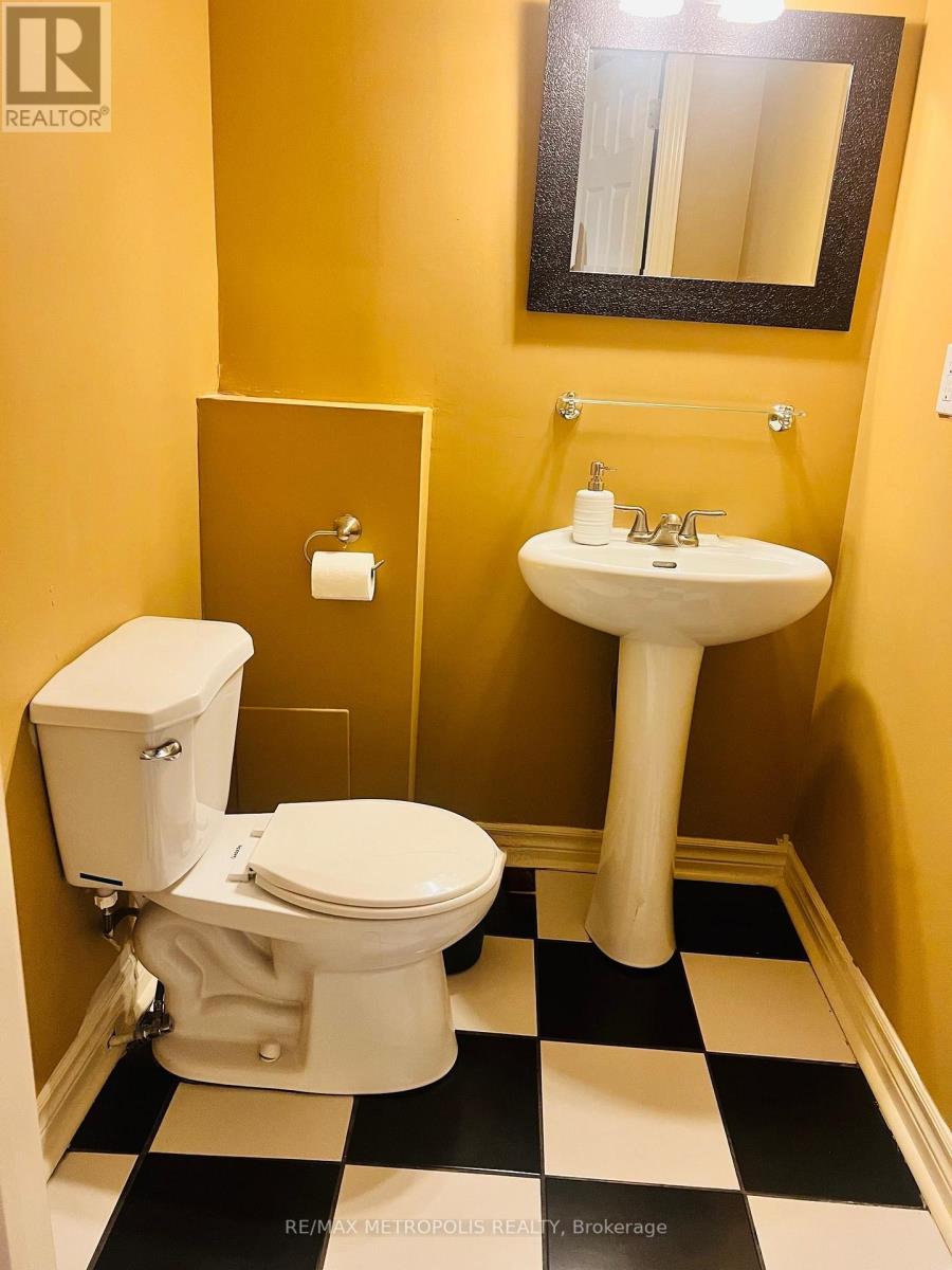 2 Sable Crescent, Whitby, Ontario  L1R 1Y4 - Photo 12 - E12687944