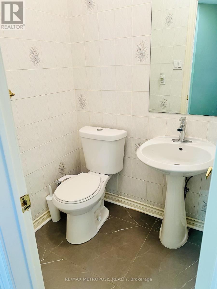 2 Sable Crescent, Whitby, Ontario  L1R 1Y4 - Photo 9 - E12687944