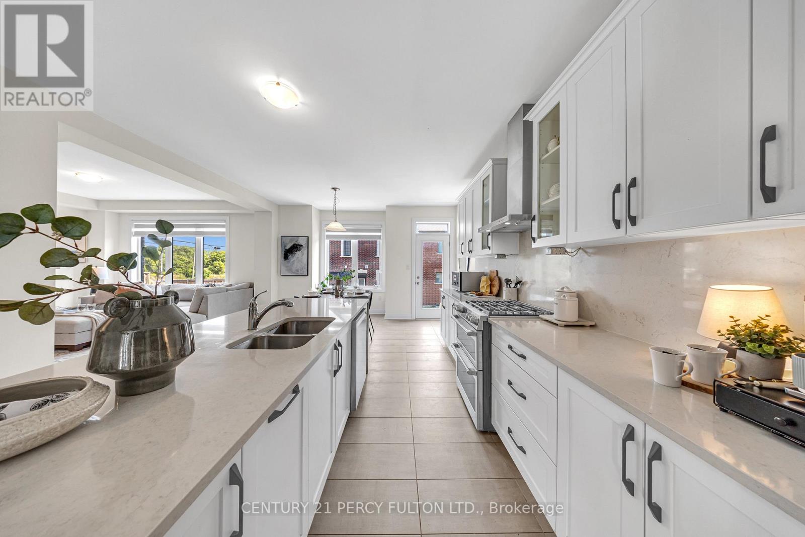 3136 Willowridge Path, Pickering, Ontario  L1X 0N5 - Photo 8 - E12688004