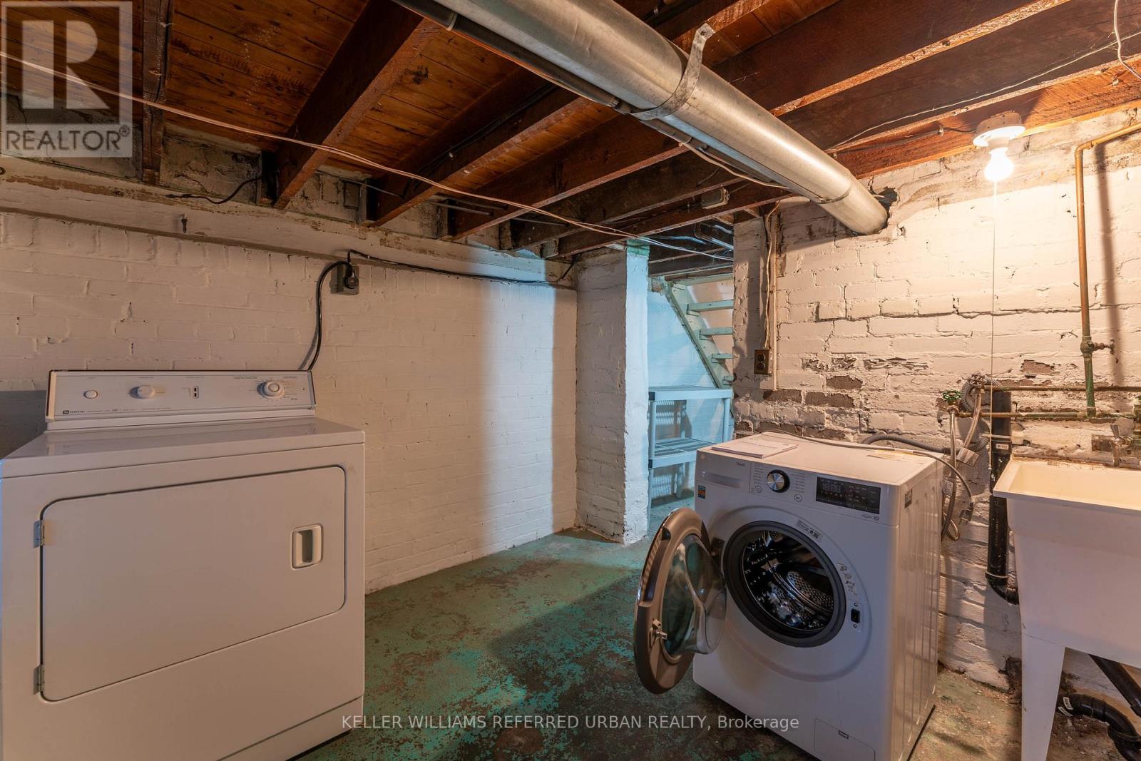 42 Hiltz Avenue, Toronto, Ontario  M4L 2N5 - Photo 17 - E12688090