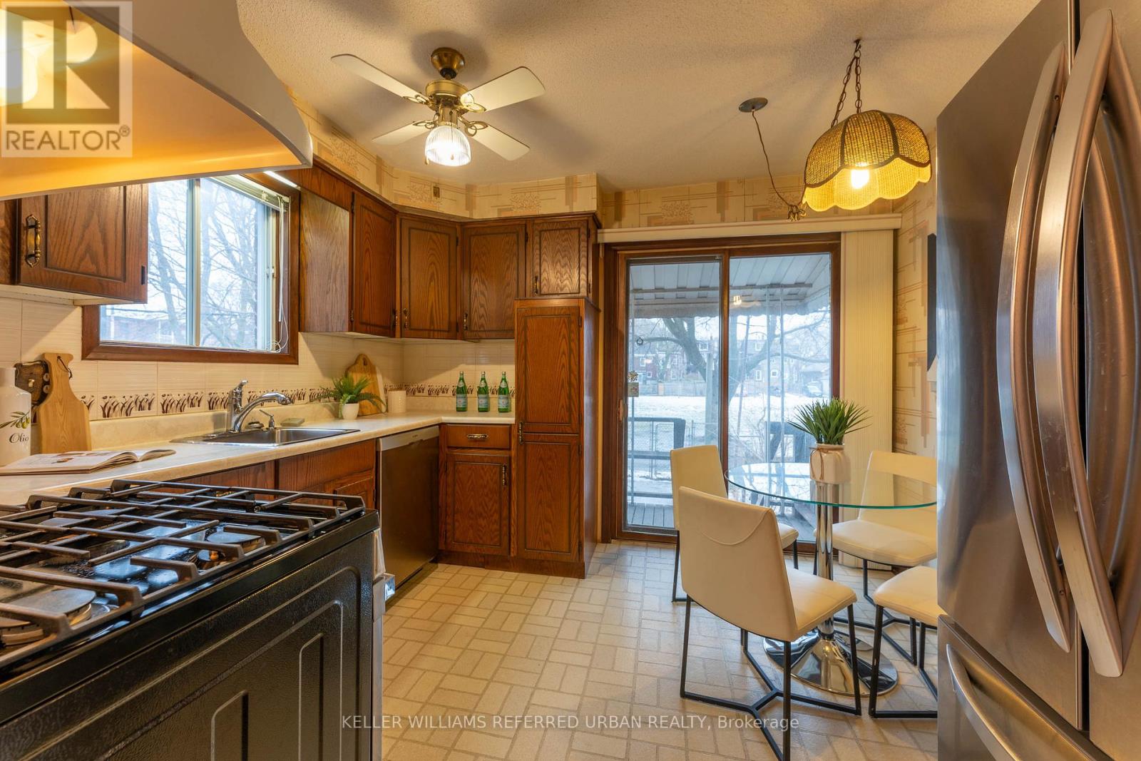 42 Hiltz Avenue, Toronto, Ontario  M4L 2N5 - Photo 7 - E12688090