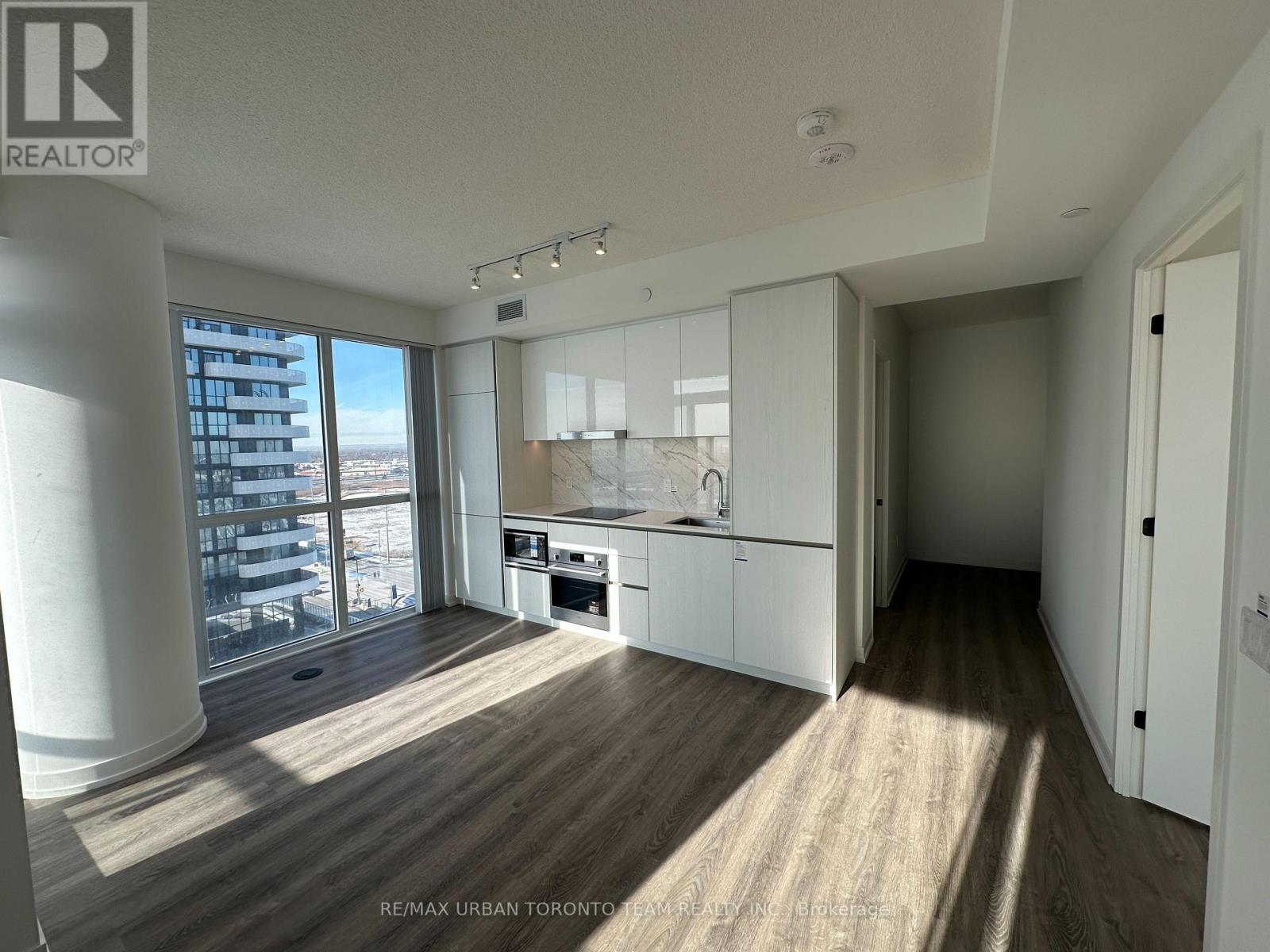 1212 - 8 Interchange Way, Vaughan, Ontario  L4K 5Z7 - Photo 2 - N12687900