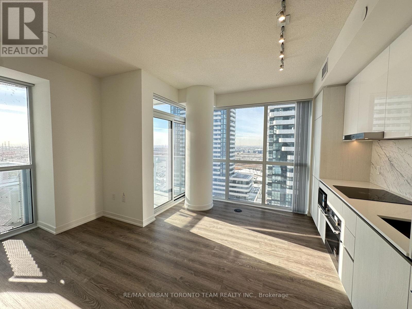 1212 - 8 Interchange Way, Vaughan, Ontario  L4K 5Z7 - Photo 3 - N12687900