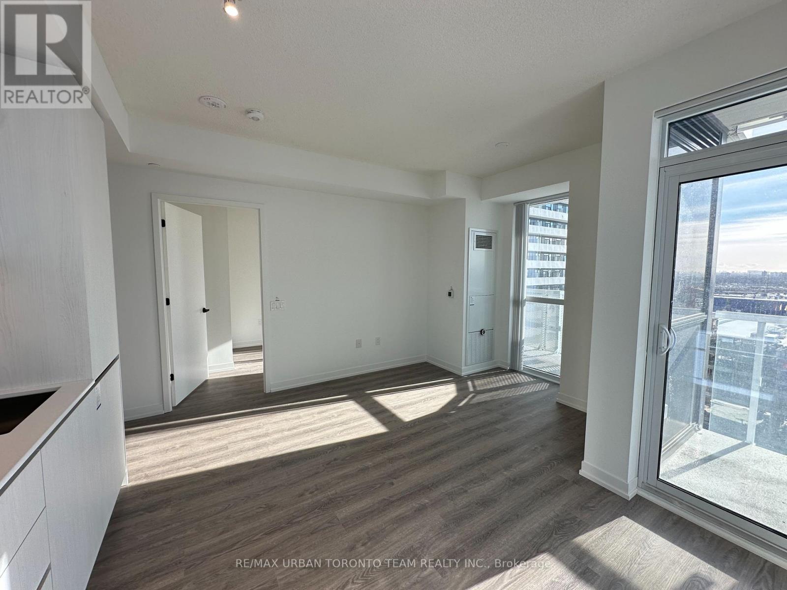 1212 - 8 Interchange Way, Vaughan, Ontario  L4K 5Z7 - Photo 5 - N12687900