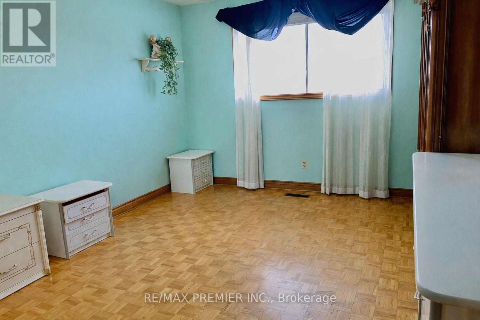 130 Jackman Crescent, Vaughan, Ontario  L4L 6P2 - Photo 10 - N12687982