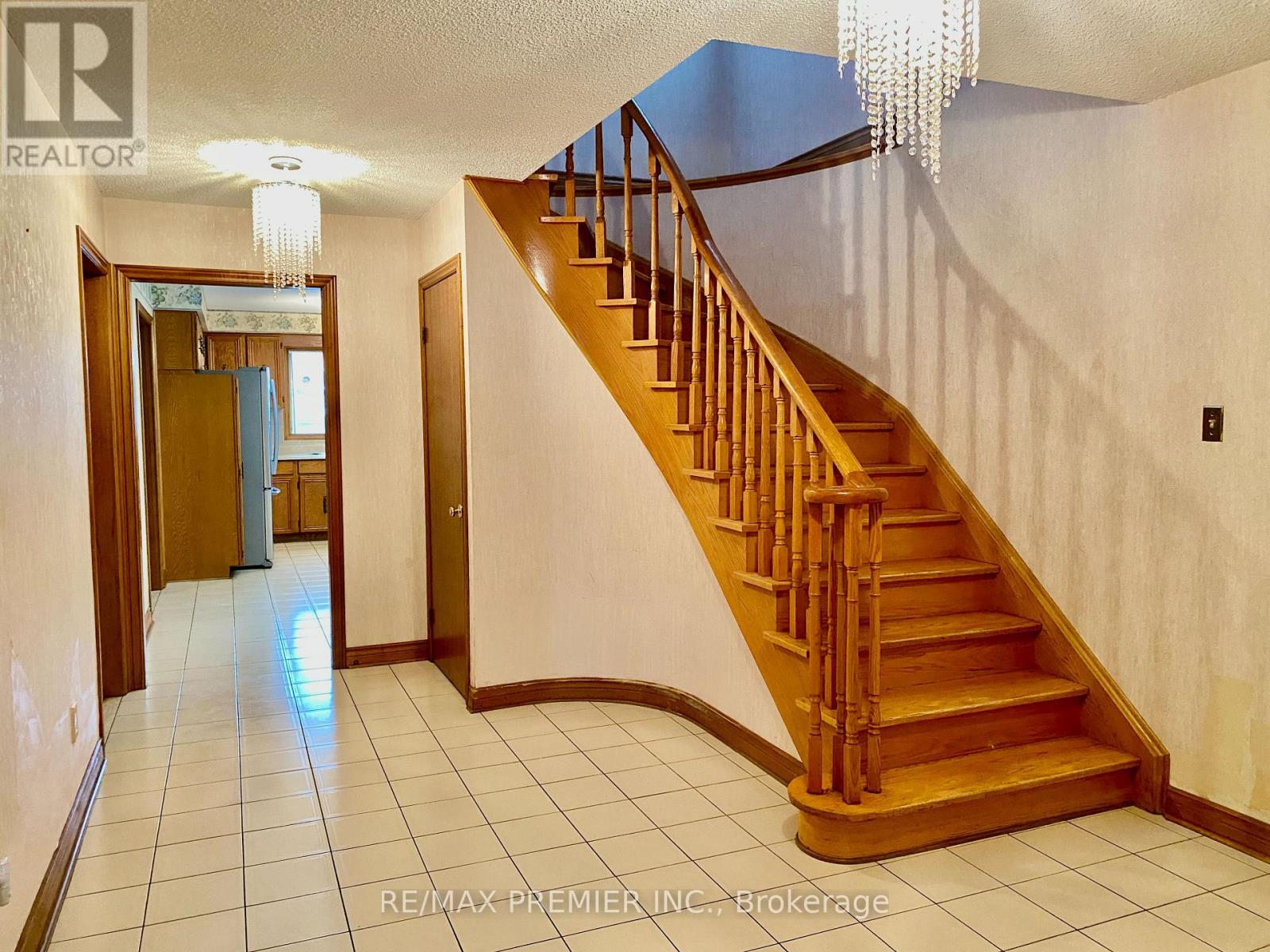 130 Jackman Crescent, Vaughan, Ontario  L4L 6P2 - Photo 2 - N12687982