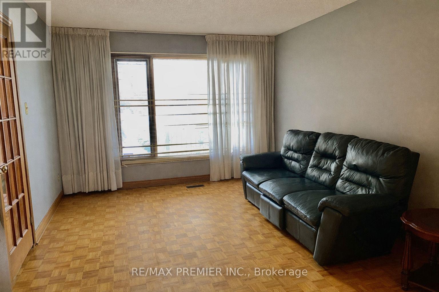 130 Jackman Crescent, Vaughan, Ontario  L4L 6P2 - Photo 3 - N12687982