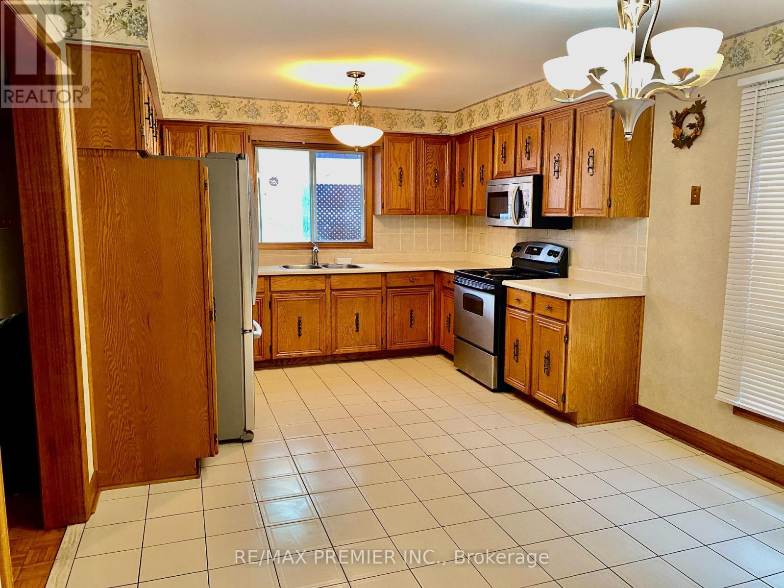 130 Jackman Crescent, Vaughan, Ontario  L4L 6P2 - Photo 5 - N12687982