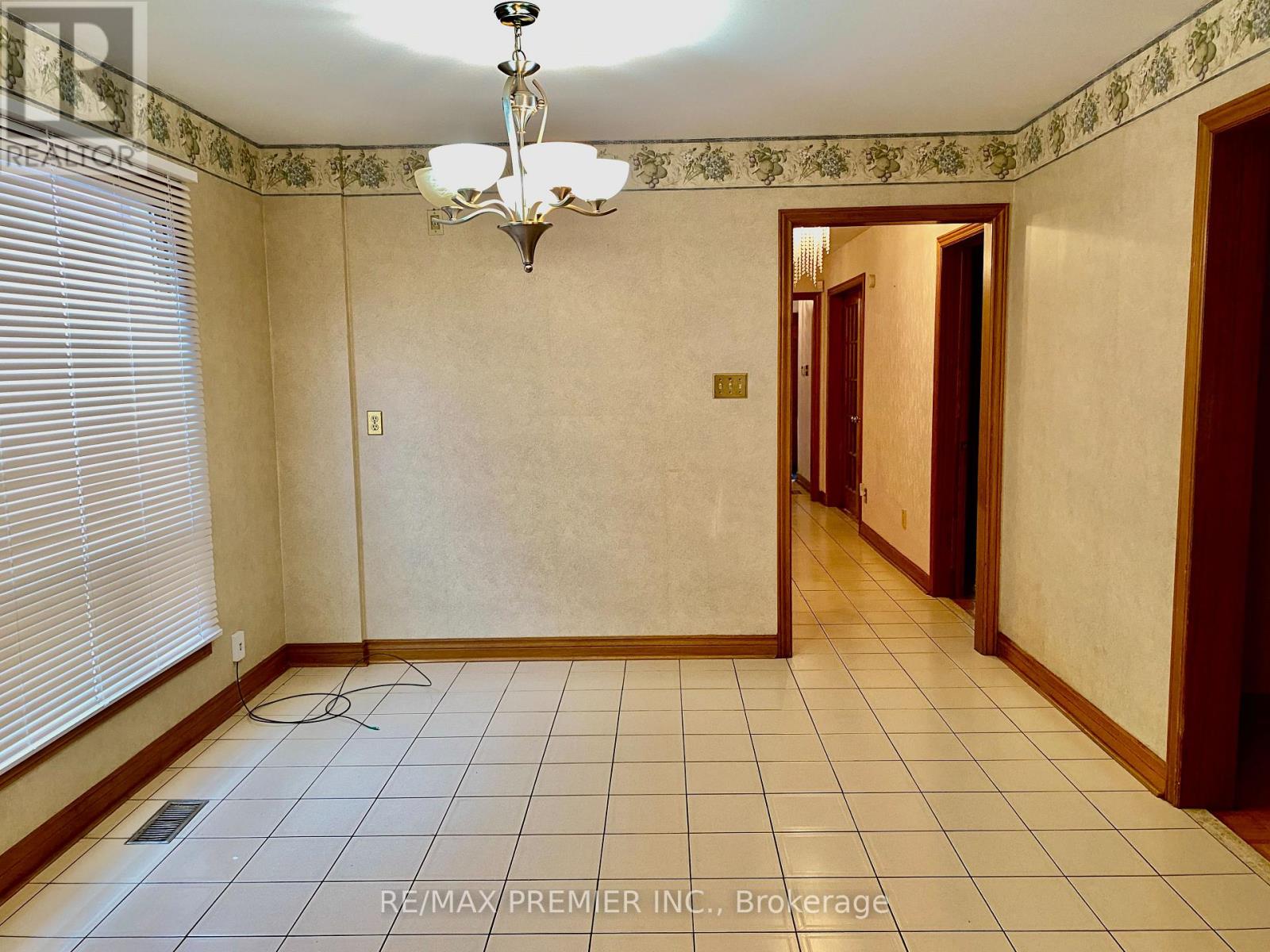 130 Jackman Crescent, Vaughan, Ontario  L4L 6P2 - Photo 7 - N12687982
