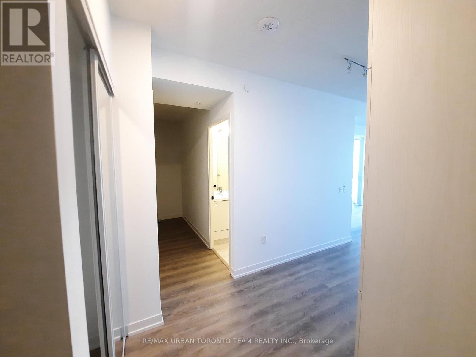 1501 - 8 Interchange Way, Vaughan, Ontario  L4K 5Z7 - Photo 10 - N12688058