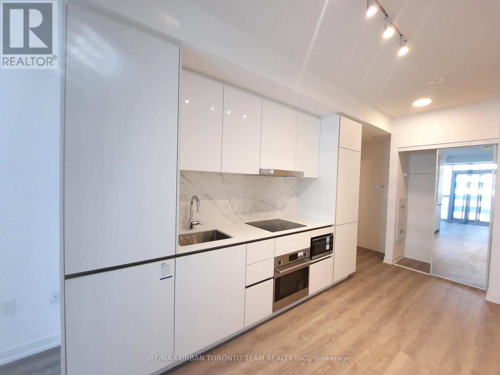 1501 - 8 Interchange Way, Vaughan, Ontario  L4K 5Z7 - Photo 2 - N12688058