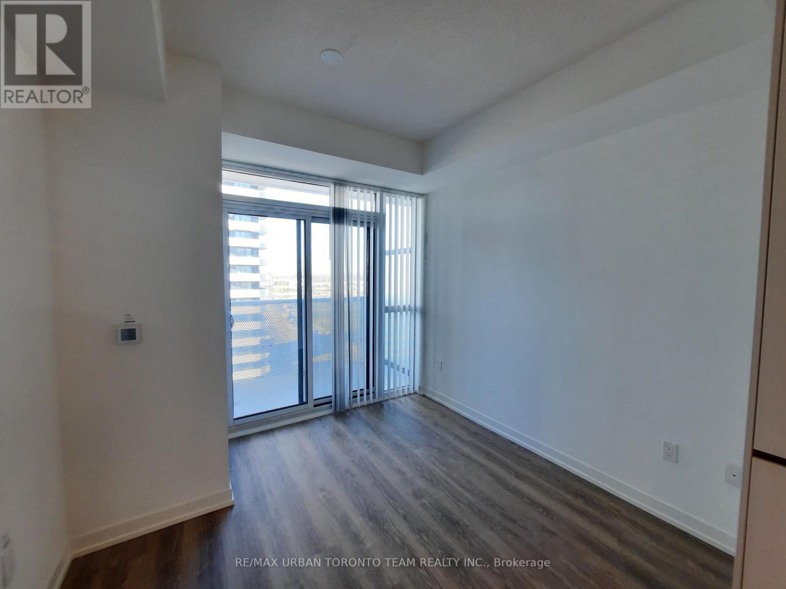 1501 - 8 Interchange Way, Vaughan, Ontario  L4K 5Z7 - Photo 3 - N12688058