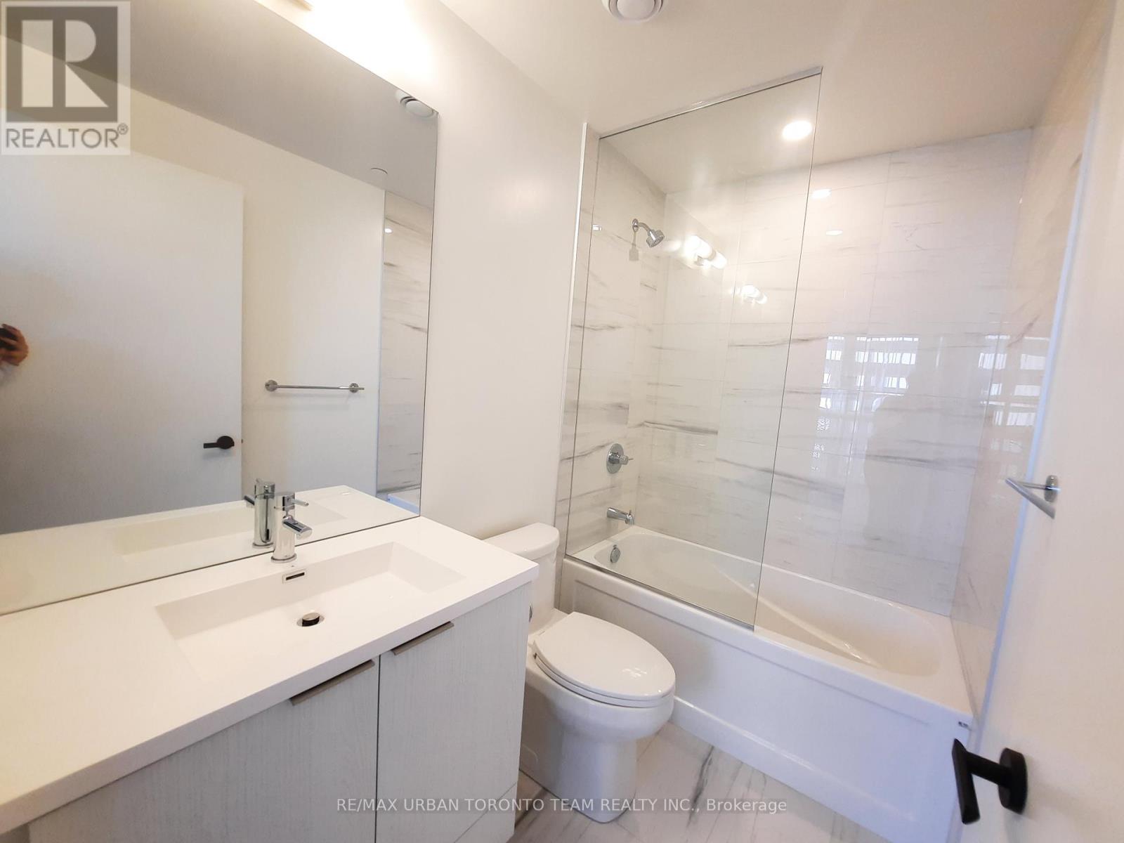 1501 - 8 Interchange Way, Vaughan, Ontario  L4K 5Z7 - Photo 9 - N12688058