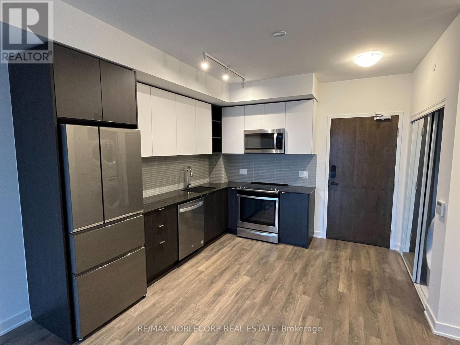 822 - 100 Eagle Rock Way, Vaughan, Ontario  L6A 5B9 - Photo 2 - N12688094