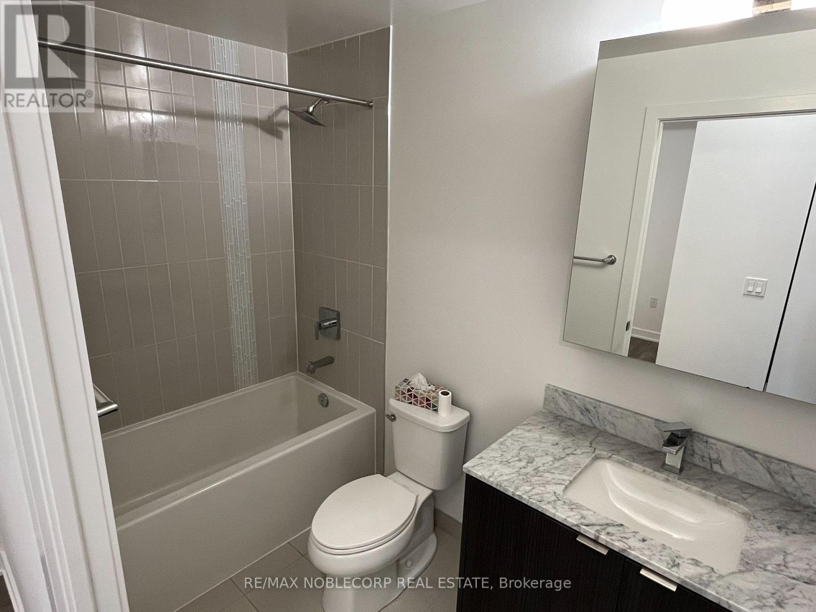 822 - 100 Eagle Rock Way, Vaughan, Ontario  L6A 5B9 - Photo 4 - N12688094